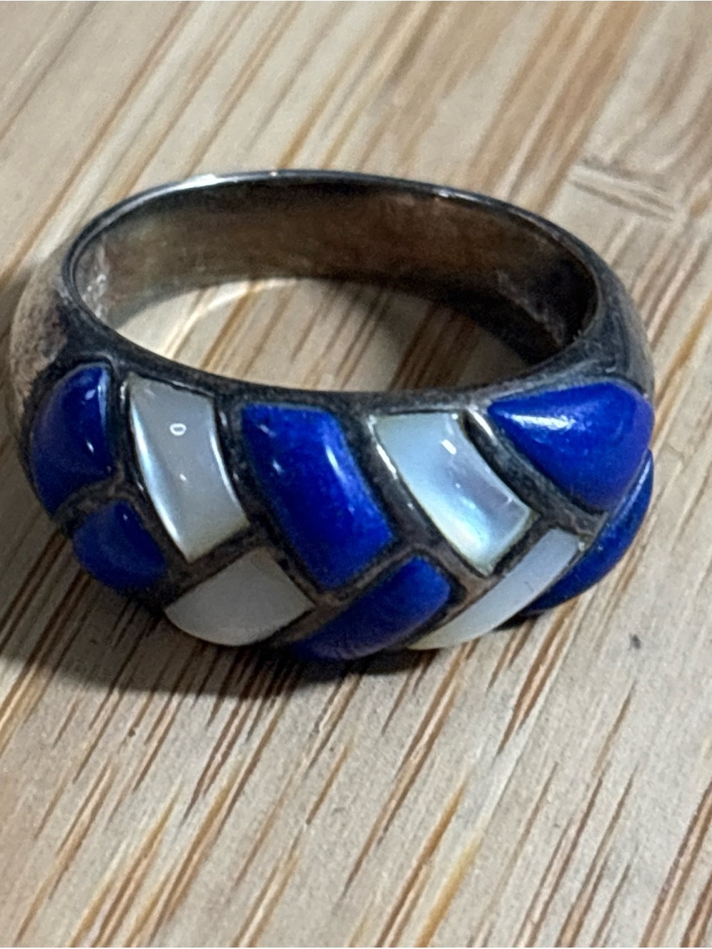 Vintage Costume Ring .925 S&G Thai Silver Inlaid Blue White Domed Patina Wide